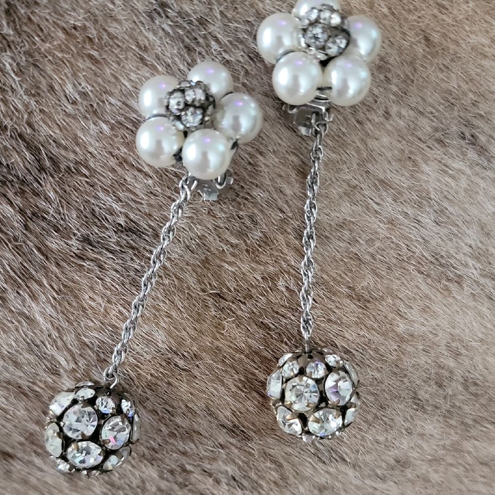 Vtg. Pearl / Rhinestone Dangle Drop Clip Earrings